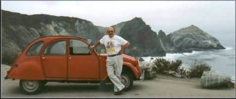 Mike and his 2CV on the Pacific coast, end of Route 66.