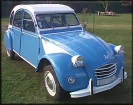 blue and white patrol 2CV, front