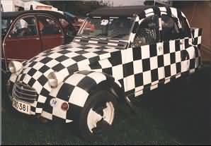 Checkered 2CV, front