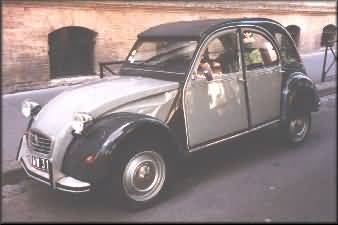light gray/dark gray patrol 2CV, front